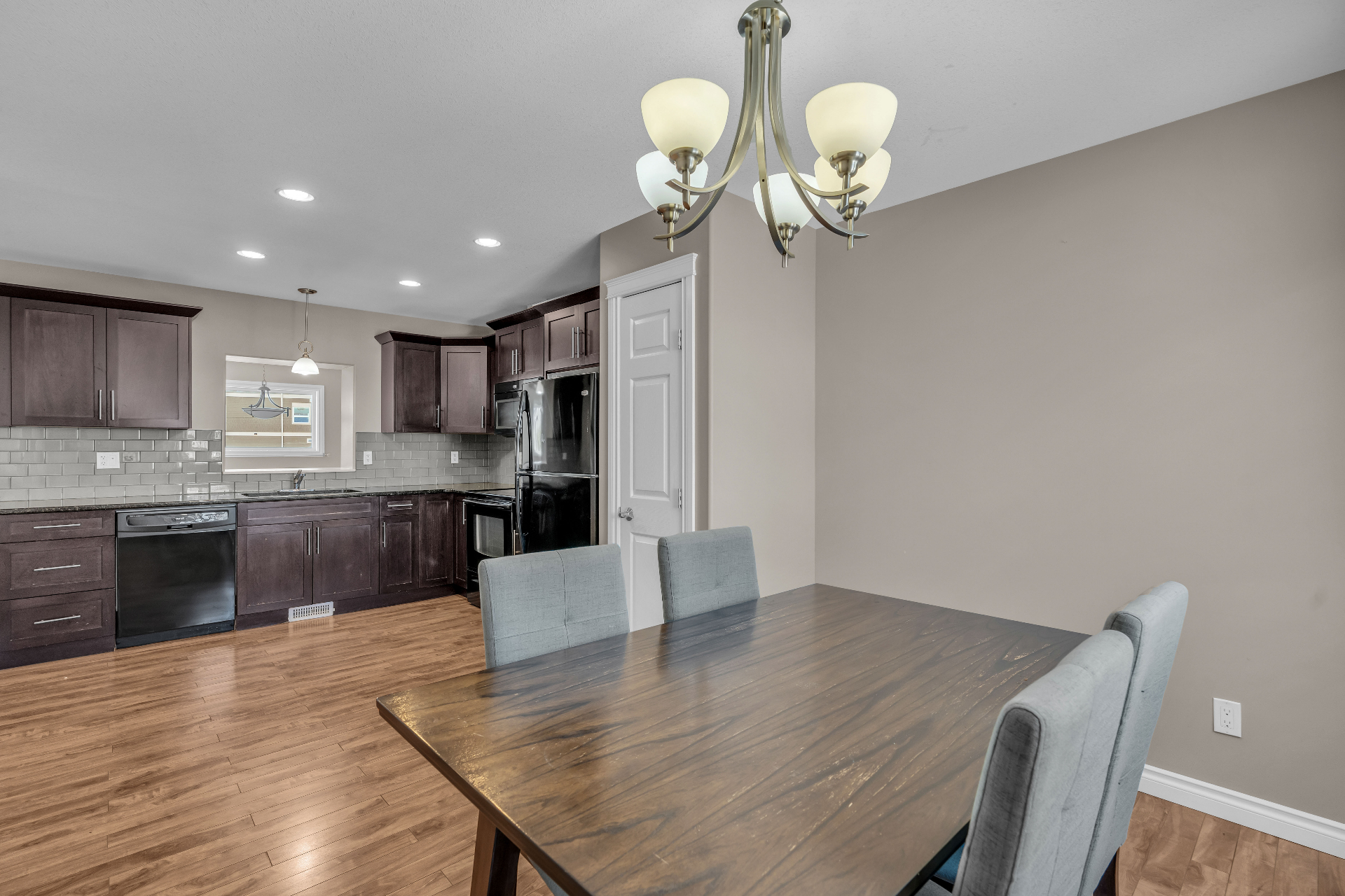 小区最低价！石桥社区联排· 212 Willis Cres #103—— 林与唐地产 - 4